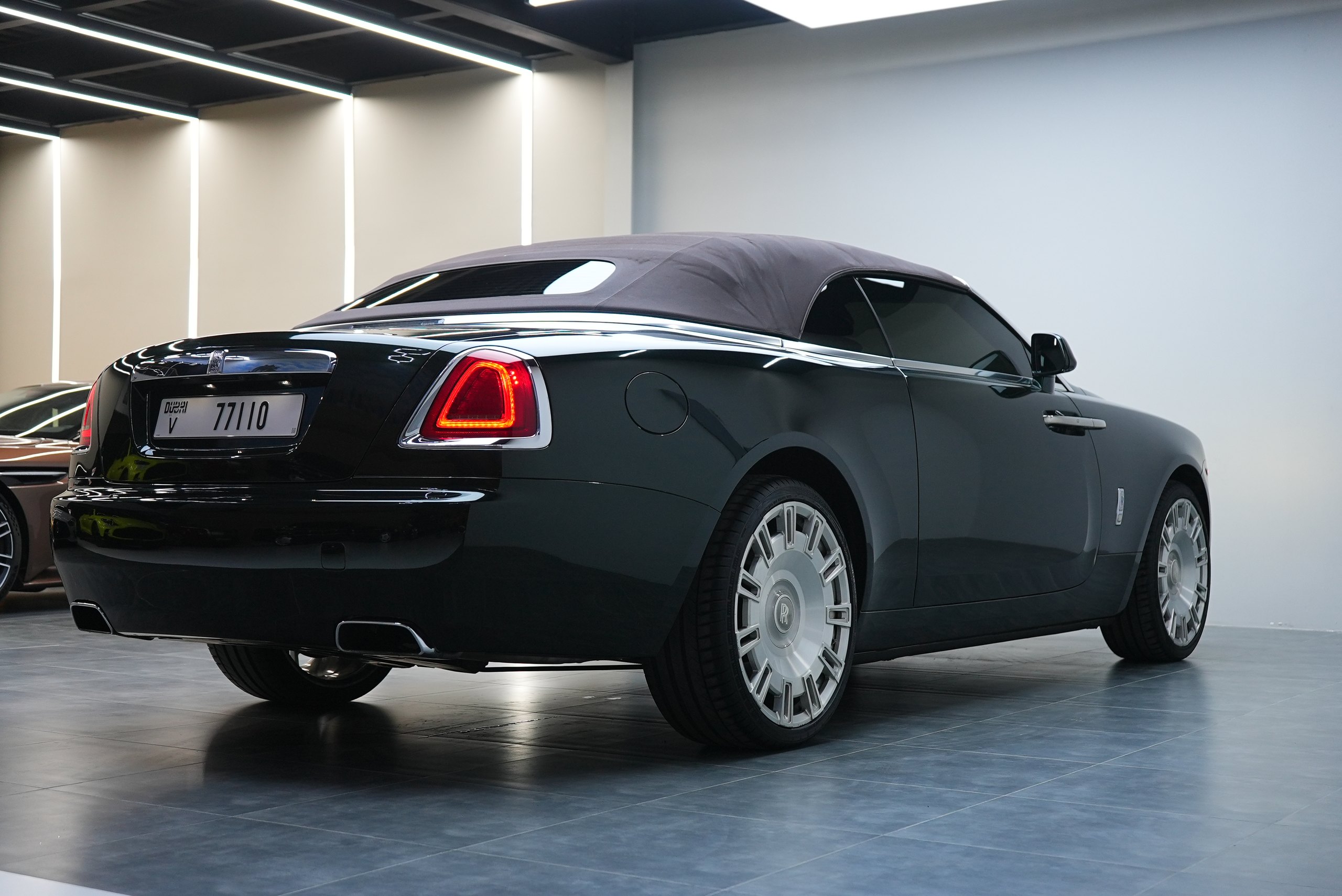 Аренда Rolls-Royce Dawn в Дубае — фото 2