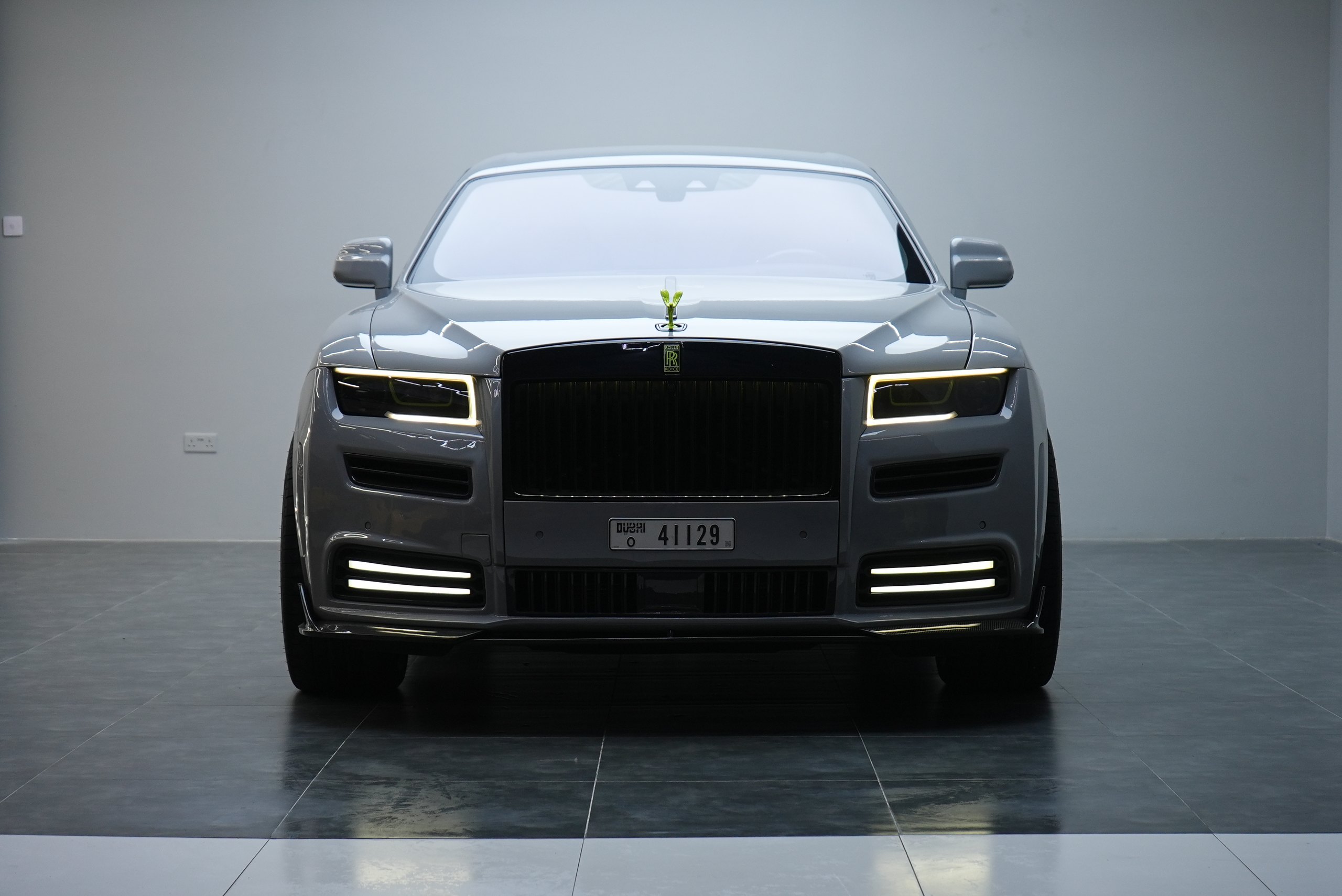 Аренда Rolls-Royce Ghost Mansory в Дубае — фото 4