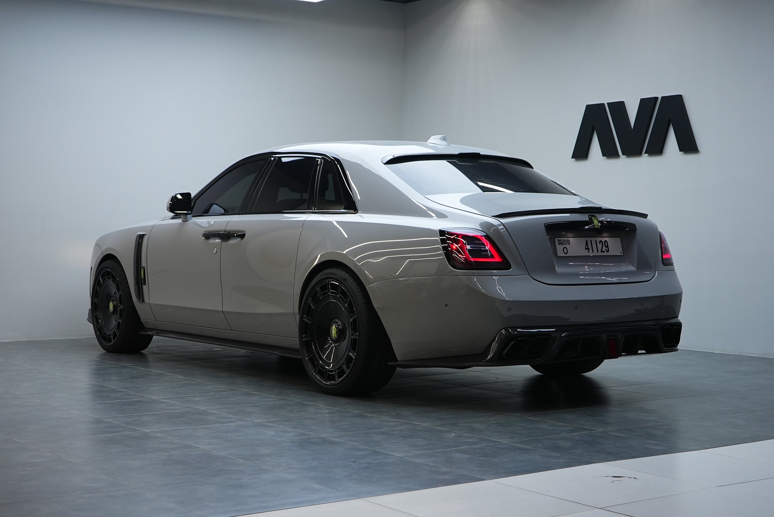 Аренда Rolls-Royce Ghost Mansory в Дубае — фото 2