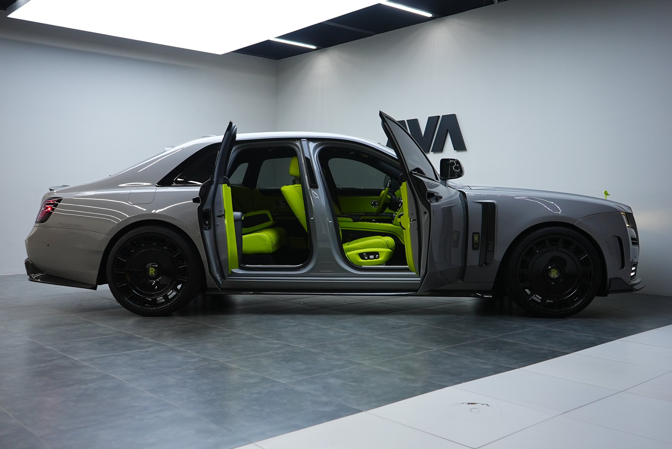 Аренда Rolls-Royce Ghost Mansory в Дубае — фото 3