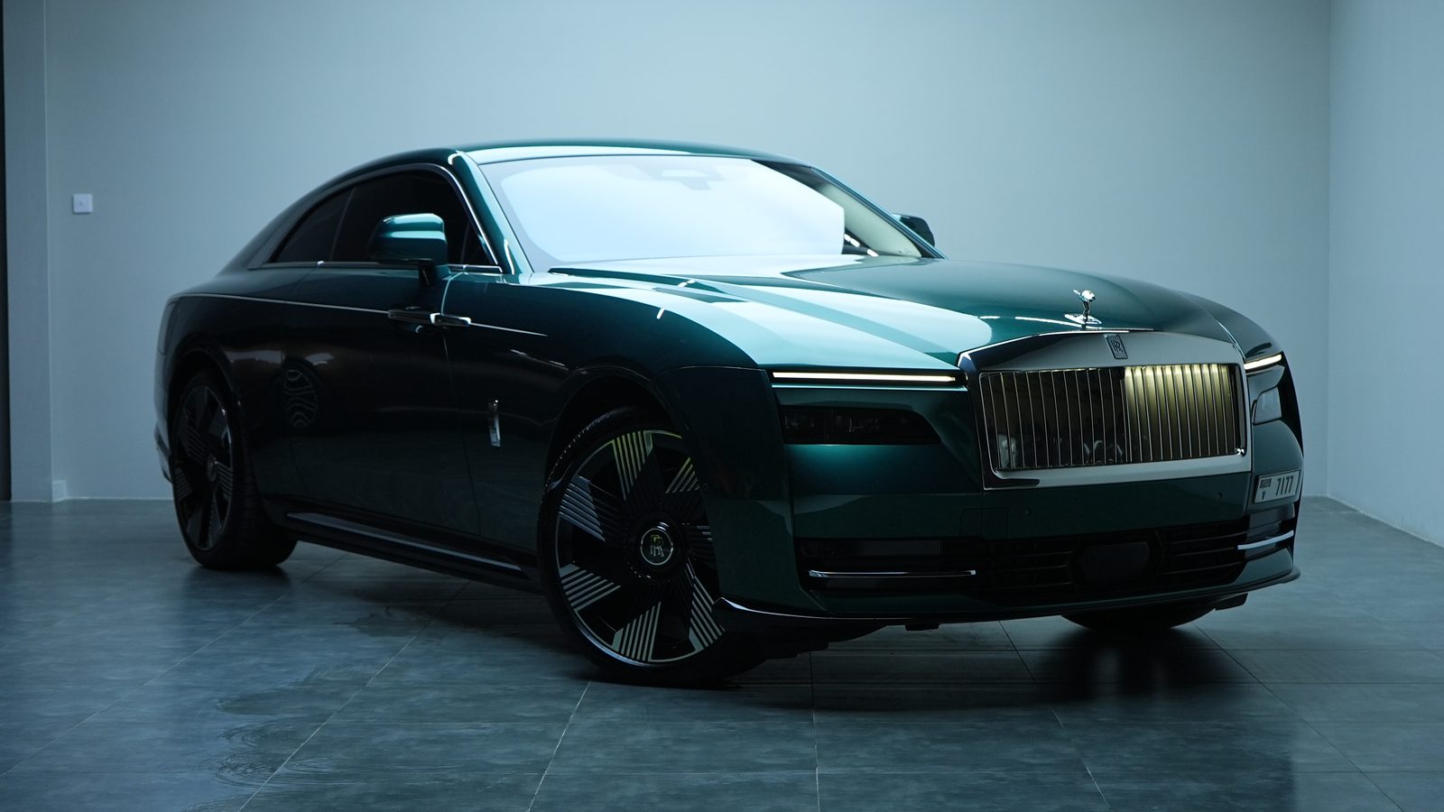 Аренда Rolls-Royce Spectre в Дубае — фото 1