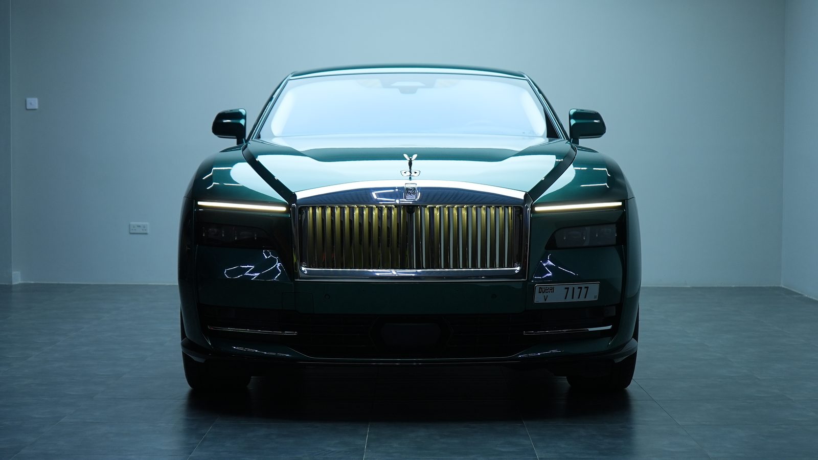 Аренда Rolls-Royce Spectre в Дубае — фото 4
