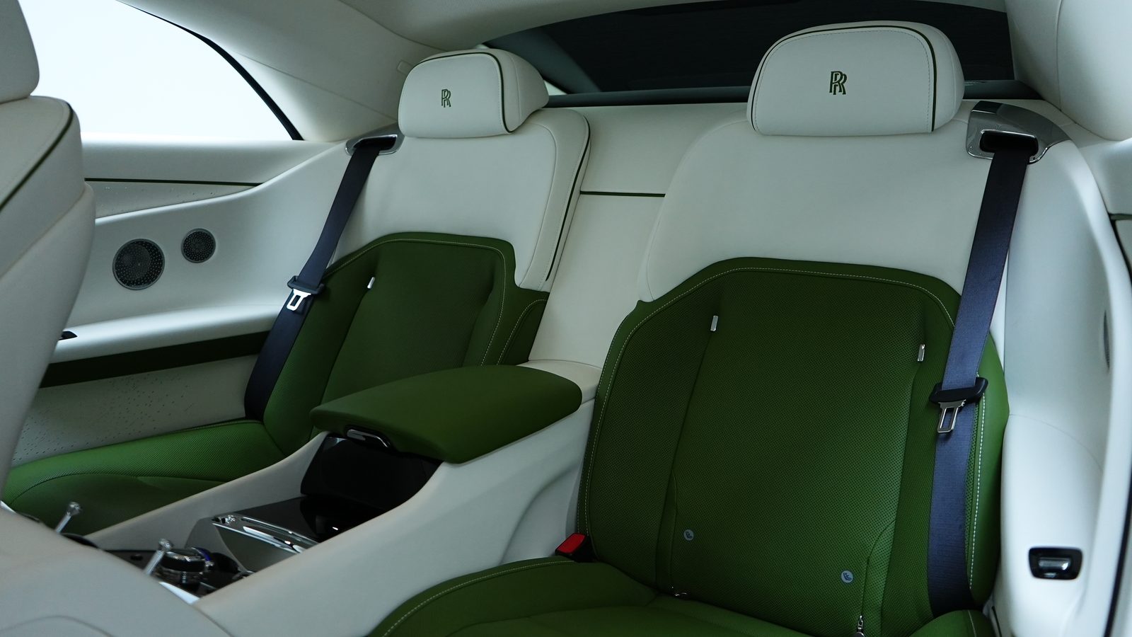 Аренда Rolls-Royce Spectre в Дубае — фото 8