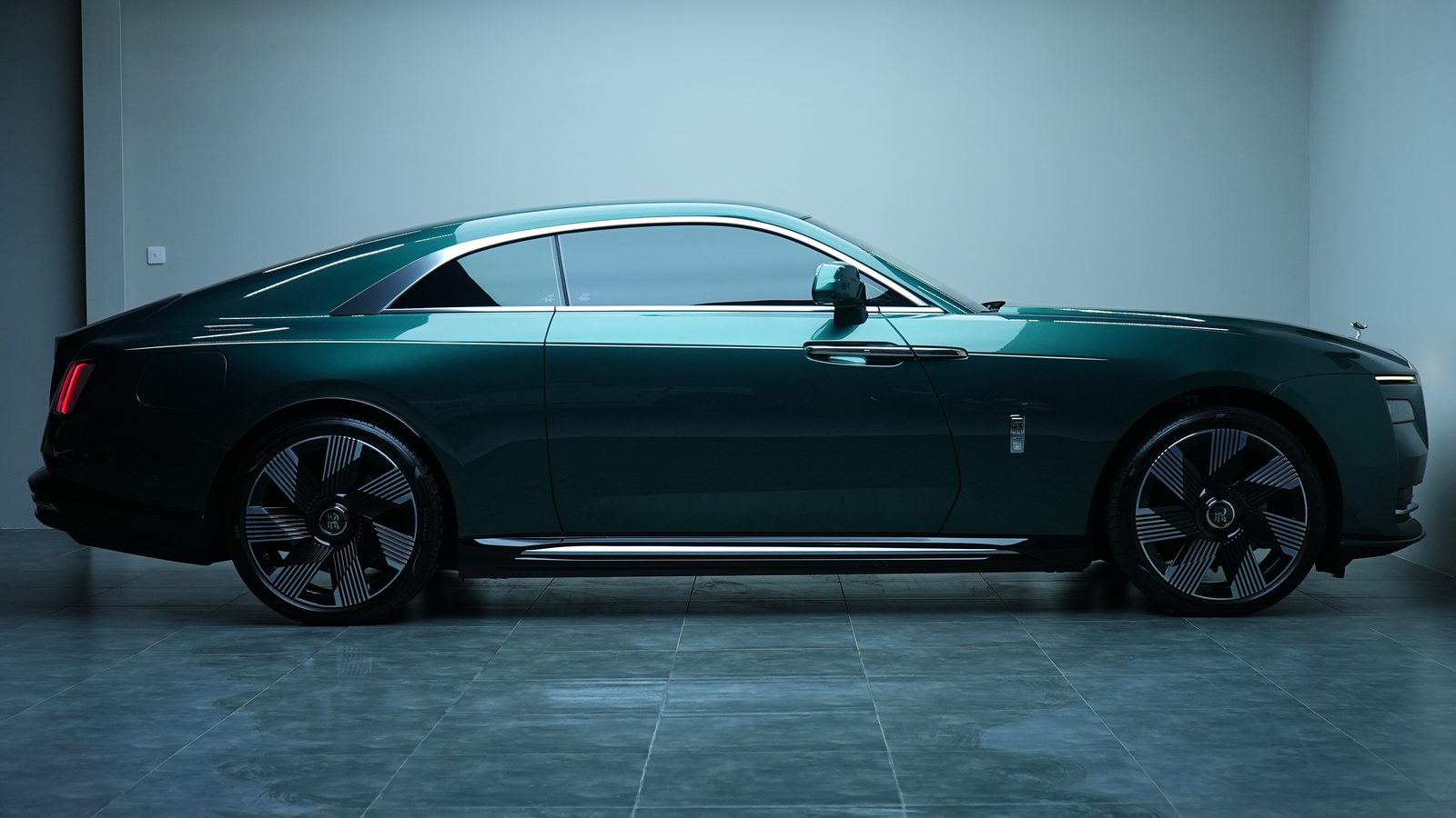 Аренда Rolls-Royce Spectre в Дубае — фото 3