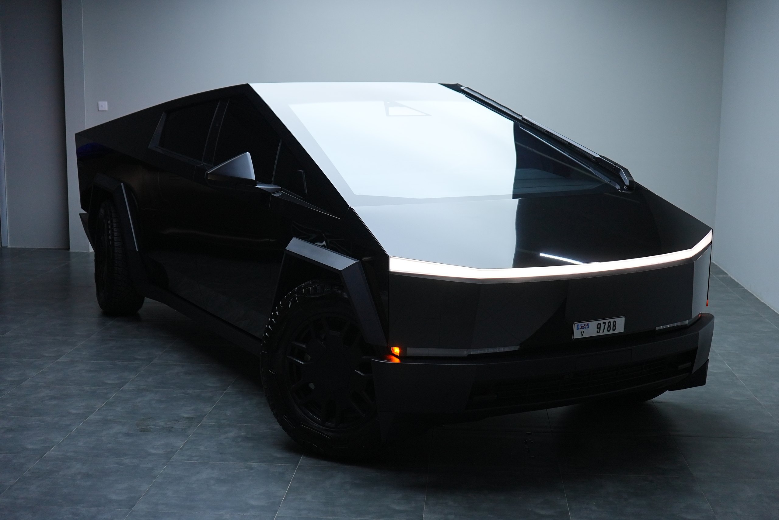 Аренда Tesla Cyberbeast в Дубае — фото 1