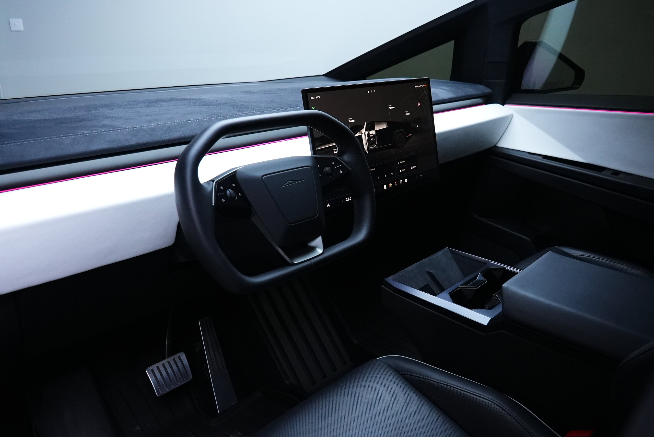 Аренда Tesla Cyberbeast в Дубае — фото 6
