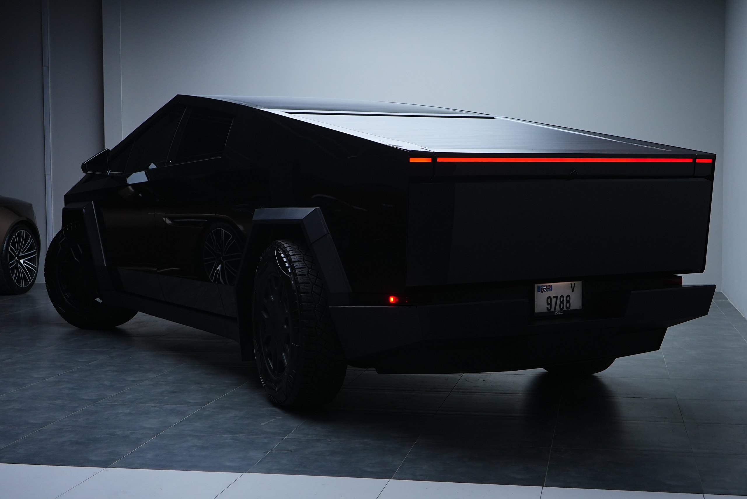 Аренда Tesla Cyberbeast в Дубае — фото 2