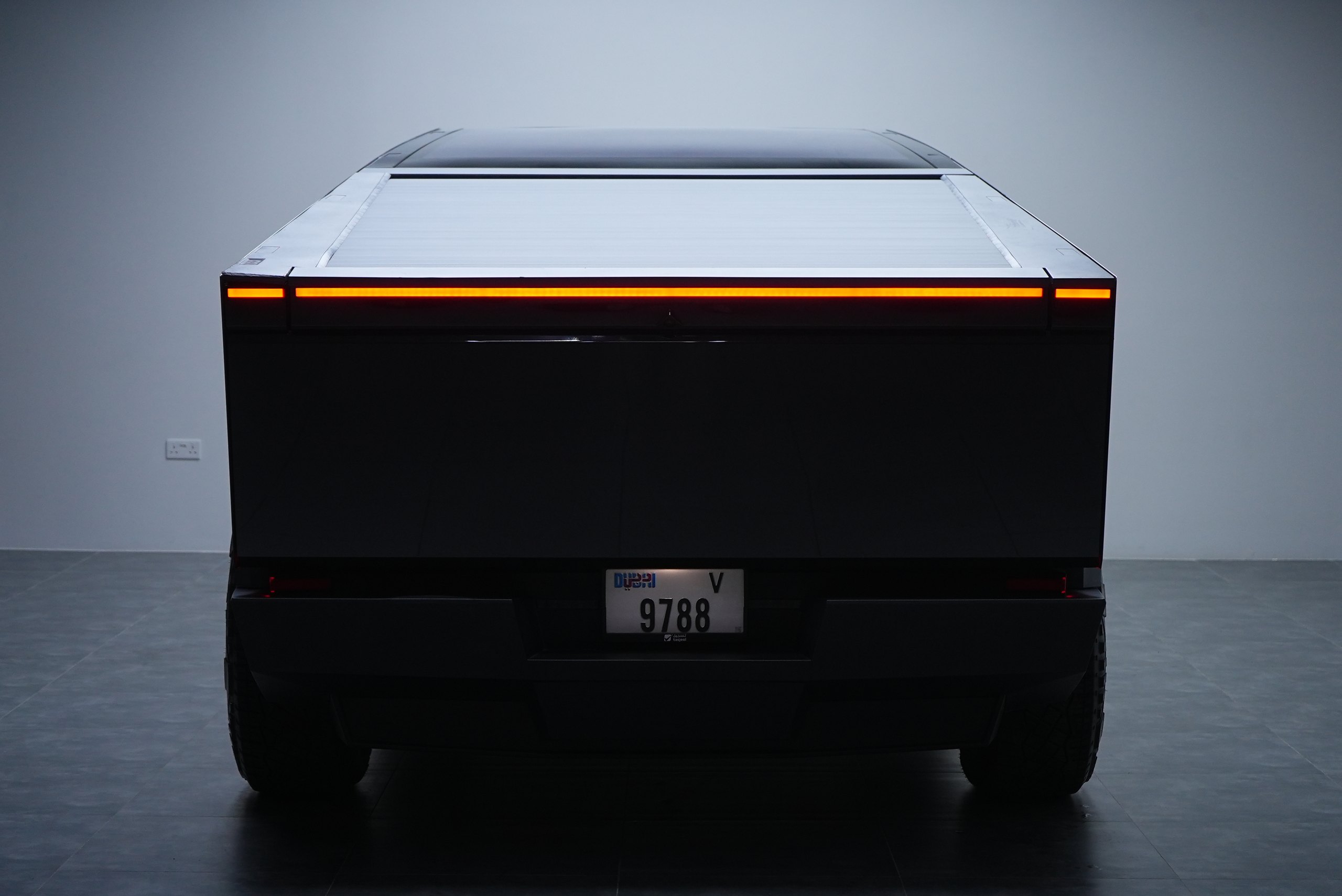 Аренда Tesla Cyberbeast в Дубае — фото 5